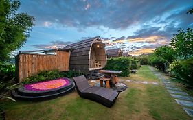 Tegal Bamboo Cottages & Private Hot Spring